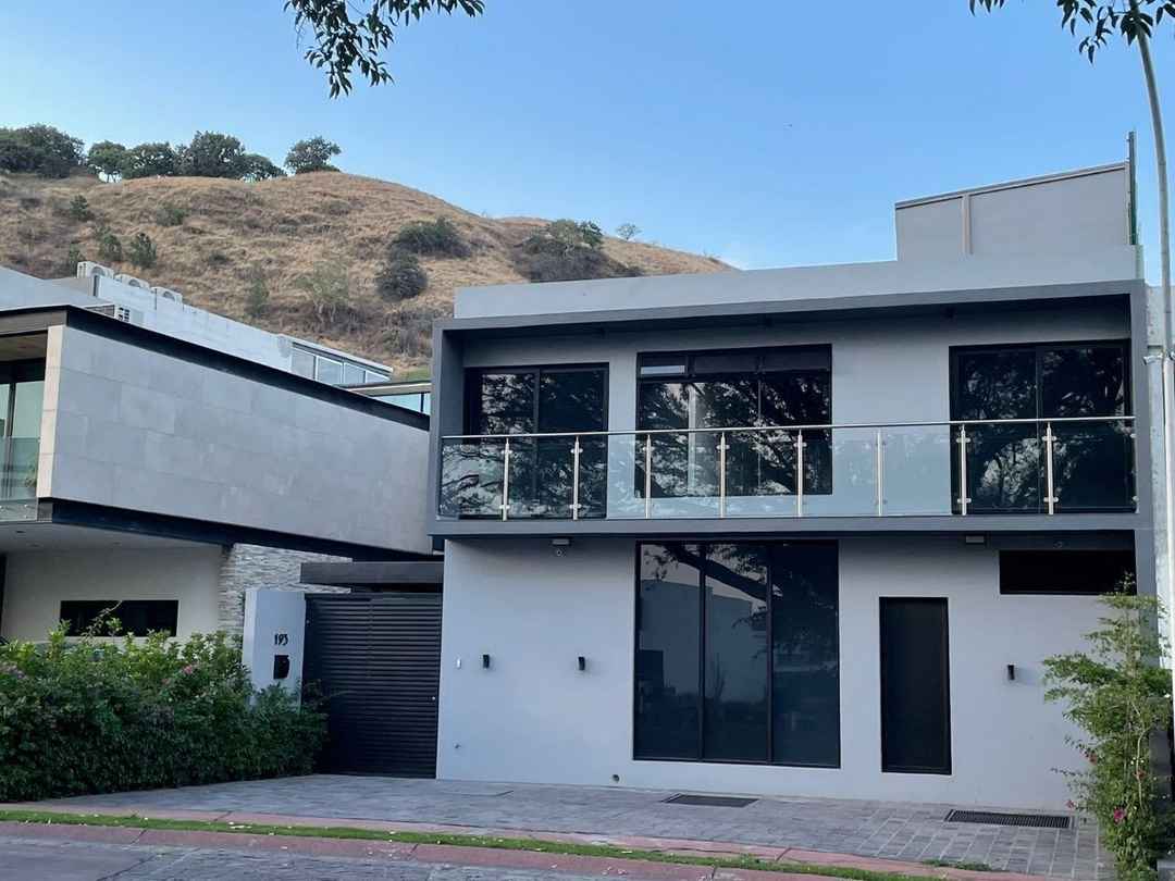 casa en venta quintanar de la rioja la rioja tlajomulco de zuniga jalisco pk8F166