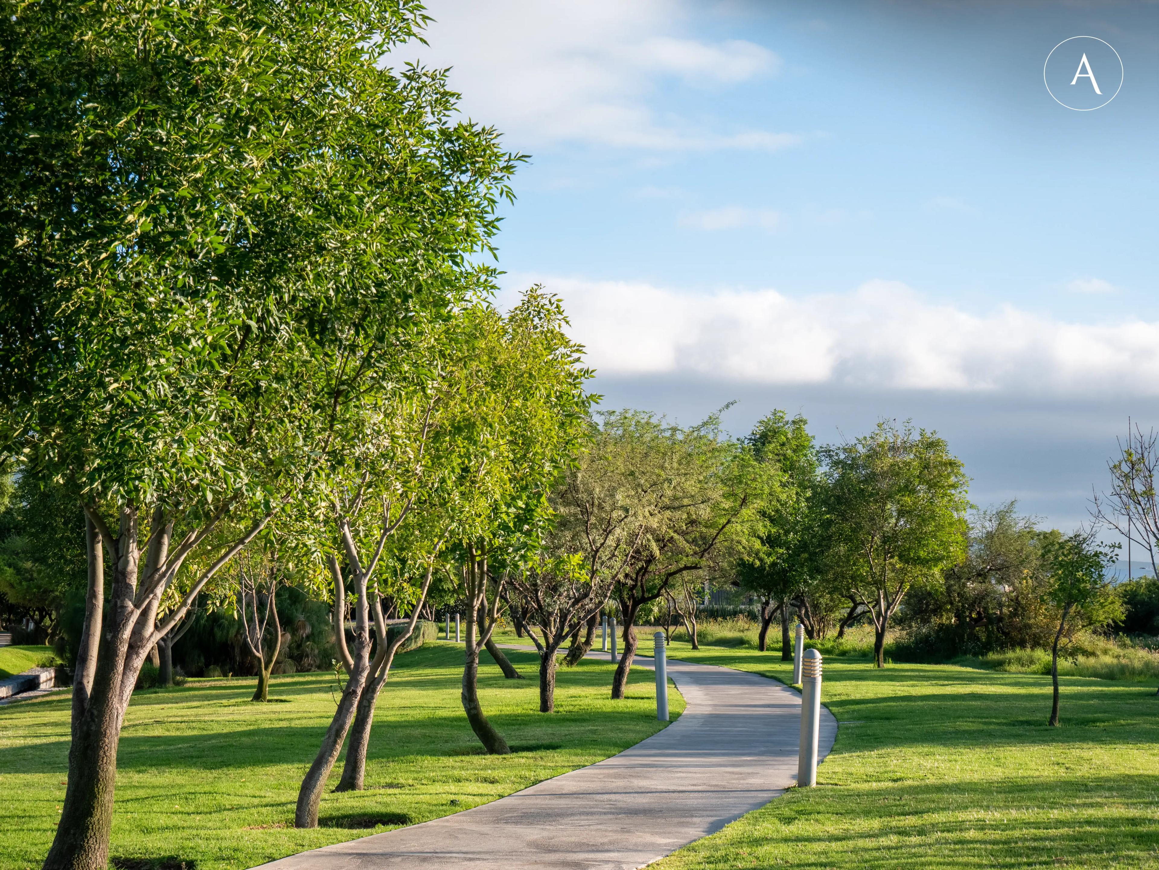 El Campanario — campo de golf y entorno consolidado